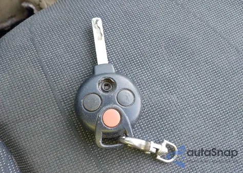 2013 Smart Fortwo Passion z USA, uszkodzony, nr VIN WMEEJ3BA1DK630583